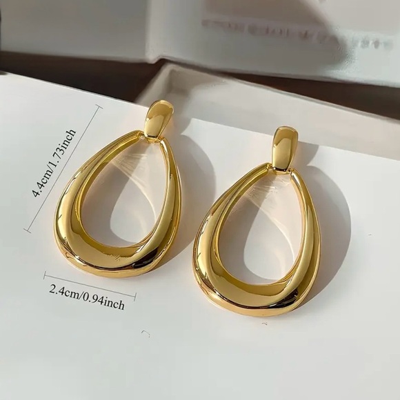NEW | 14K Gold Plated Teardrop Earrings - Picture 3 of 6
